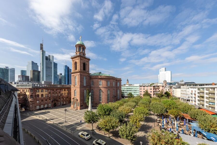 Frankfurt: New Old Town and Highlights German-Language Tour - Museumsufer and the 39 museums: a quick look at the cultural corridor