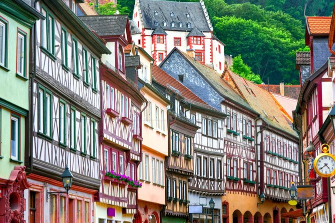 Frankfurt Old Town & Emperors: City Game & Walking Tour - Pace and Comfort: What 1 Hour 10 Minutes Means for Your Day