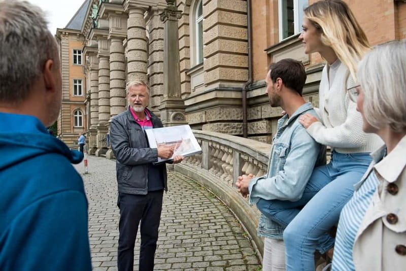 Frankfurt: Old Town Historical Walking Tour with Geo Epoche - Narrow streets, shopkeepers, and everyday power