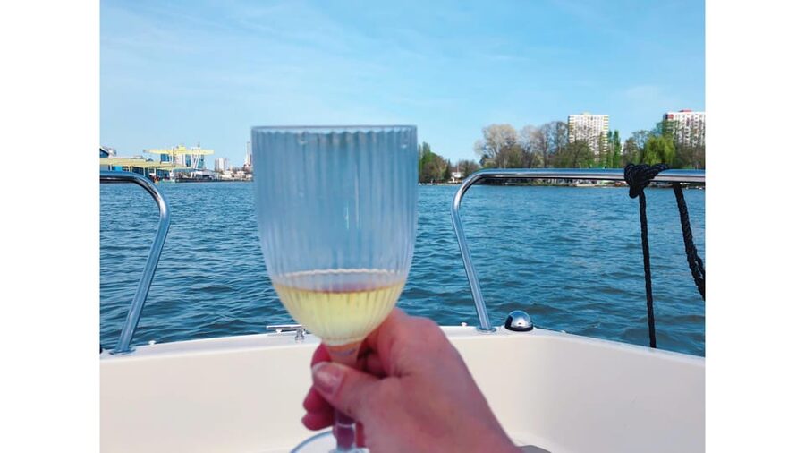 Frankfurt: Private Sport Boat Tour - Speed, Fun & Skyline - The 75 Minutes Plan: Speed for the First Act, Skyline for the Second