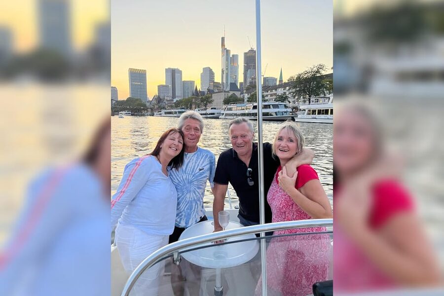 Frankfurt: Private Sport Boat Tour - Speed, Fun & Skyline - The Welcome Drink and Onboard Touches That Set the Tone