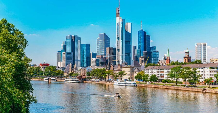 Frankfurt: River Main Sightseeing Cruise with Commentary - From Eiserner Steg to the skyline, this cruise is a fast Frankfurt primer