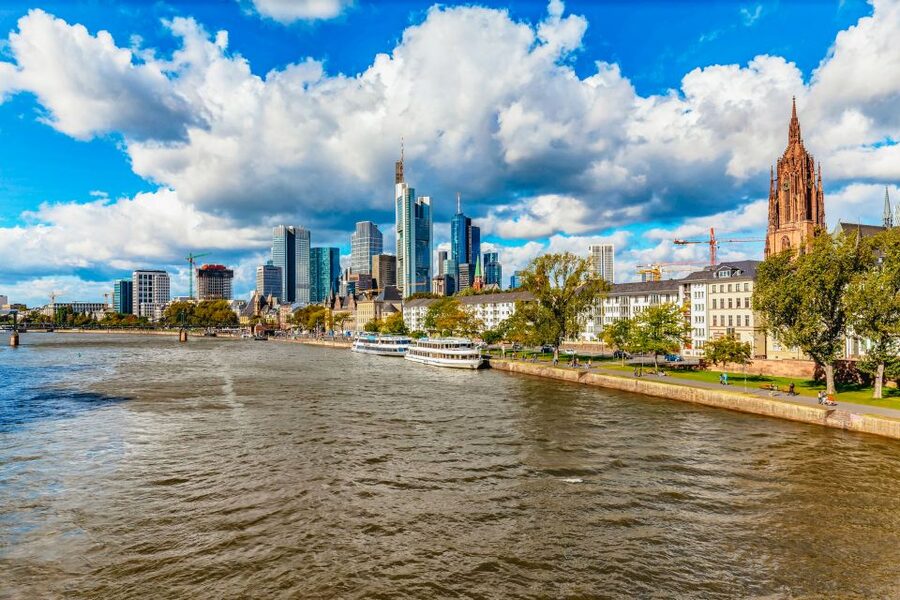Frankfurt: River Main Sightseeing Cruise with Commentary - Upriver toward Offenbach: Sachsenhausen and the river’s older feel