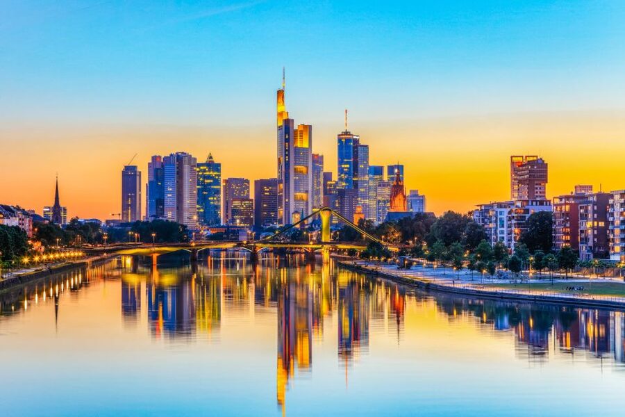 Frankfurt: River Main Sightseeing Cruise with Commentary - Audio in English and German: how to hear it without frustration