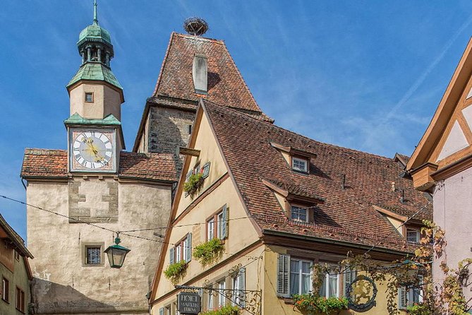 Frankfurt Super Saver: Neuschwanstein Castle and Rothenburg Day Trip - Carriage options and photo time outside the castle