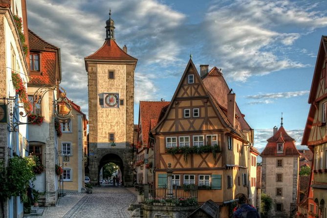Frankfurt Super Saver: Neuschwanstein Castle and Rothenburg Day Trip - Rothenburg ob der Tauber: medieval lanes, then back on the road