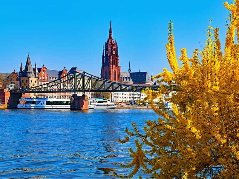 Frankfurt: Walking tour between St. Paul's Church, Main & Old Town flair in German - Römerberg and the Römer town hall: where power meets a city square