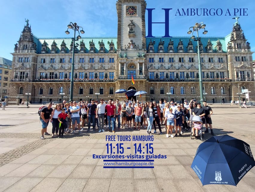 Free tour: Centro Histórico. Tú decides el precio al final - Finding the group at Hamburg Rathausmarkt (Ayuntamiento de Hamburgo)