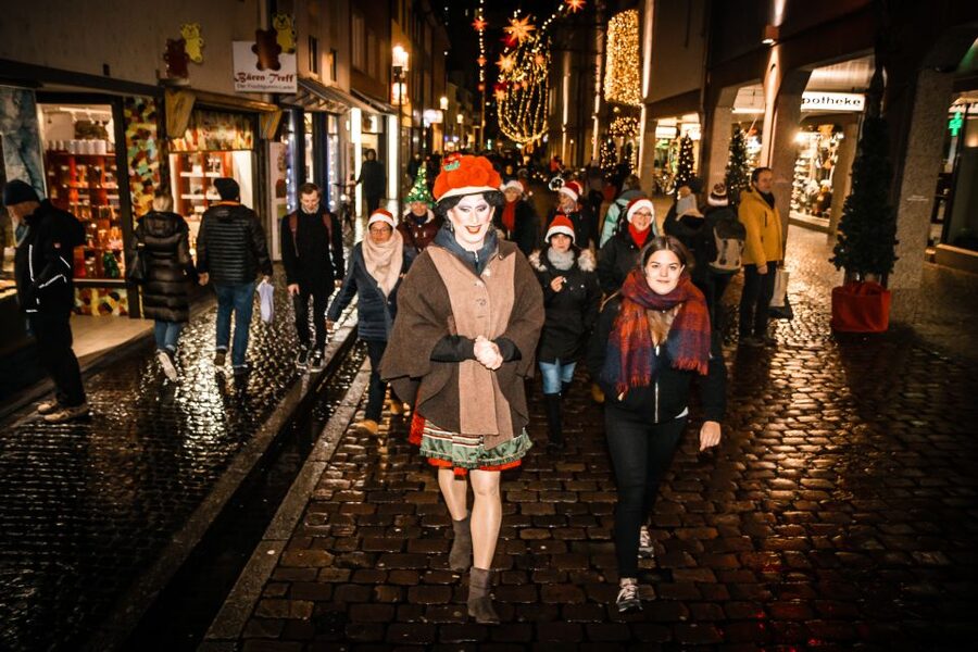 Freiburg: Christmas Drag Show Walk with Betty BBQ - A 60-Minute Christmas Comedy Walk with Betty BBQ