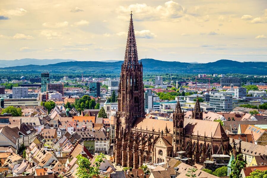 Freiburg: Exciting City Tour with sightseeing and history - Gerichtslaube to Colombischlössle, city history through buildings