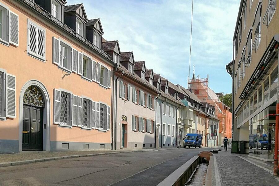 Freiburg: Gässle, Bächle and More City Tour - Kaiser-Joseph-Straße to Martins Gate: from old lanes to the main street