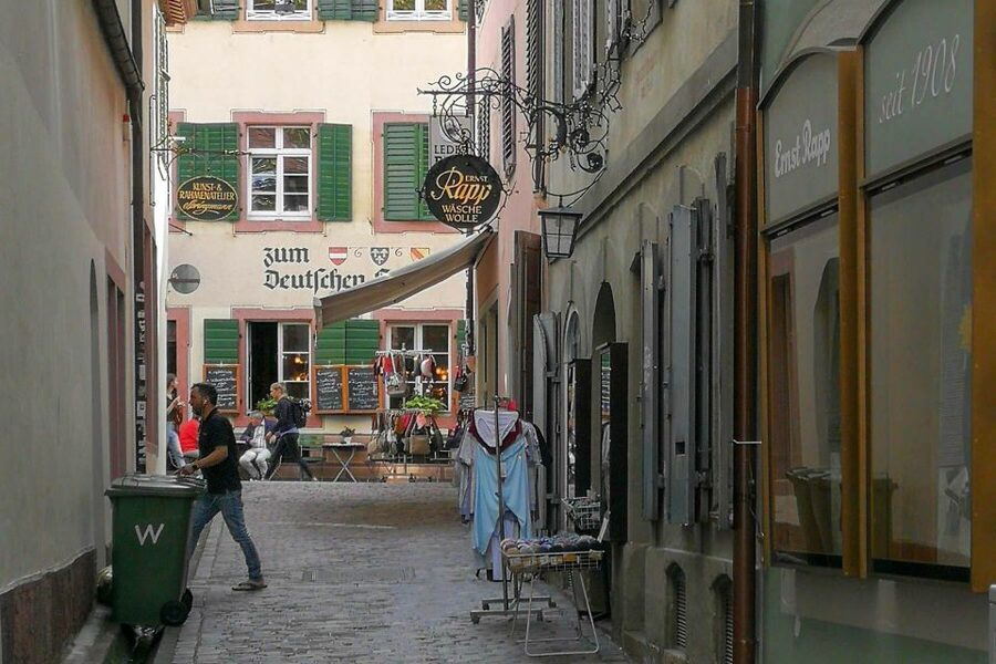 Freiburg: Gässle, Bächle and More City Tour - Rathausplatz and Haus zum Walfisch: the finish that lands you back in the center