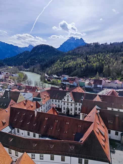 Füssen to Neuschwanstein Castle - Guided Scenic Tour - Getting the castle reveal the slow way, then heading to Marienbrücke