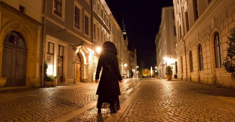Görlitz: Ghosts and Spooky Historical Night Walking Tour - Starting at Peterskirche and the Waidhaus, the tour’s spooky anchor