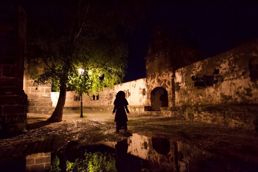 Görlitz: Ghosts and Spooky Historical Night Walking Tour - Peterskirche’s 1400s gothic walls, and why buildings matter on a night walk