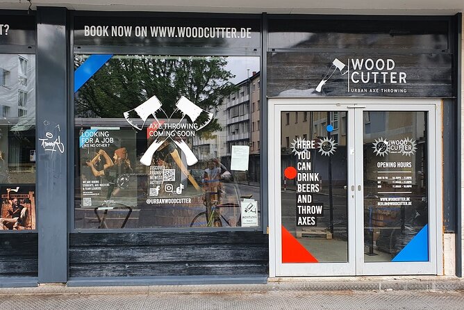 Guided Axe Throwing Experience in Frankfurt Altstadt - Your Throwing Practice: Technique, Target Throws, and Feedback