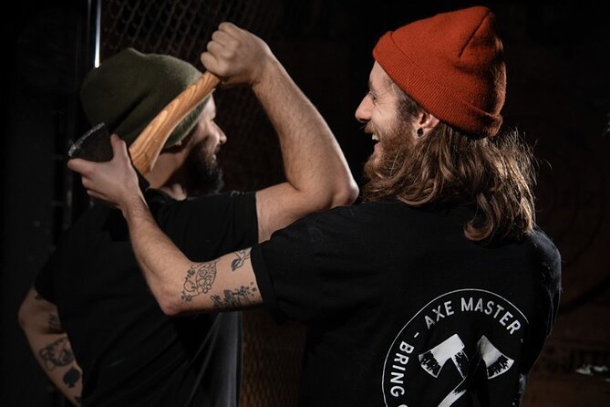 Guided Axe Throwing Experience in Frankfurt Altstadt - Drinks, Atmosphere, and Keeping It Comfortable