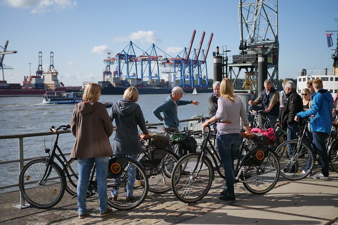 Guided Hamburg City Bike Tour - Bike comfort, pace, and what to pack for Hamburg weather