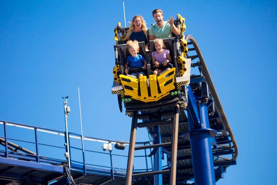 Günzburg: LEGOLAND® Deutschland Resort Admission Ticket - NINJAGO World action: Flying Ninjago and Lloyd’s Spinjitzu Spinner