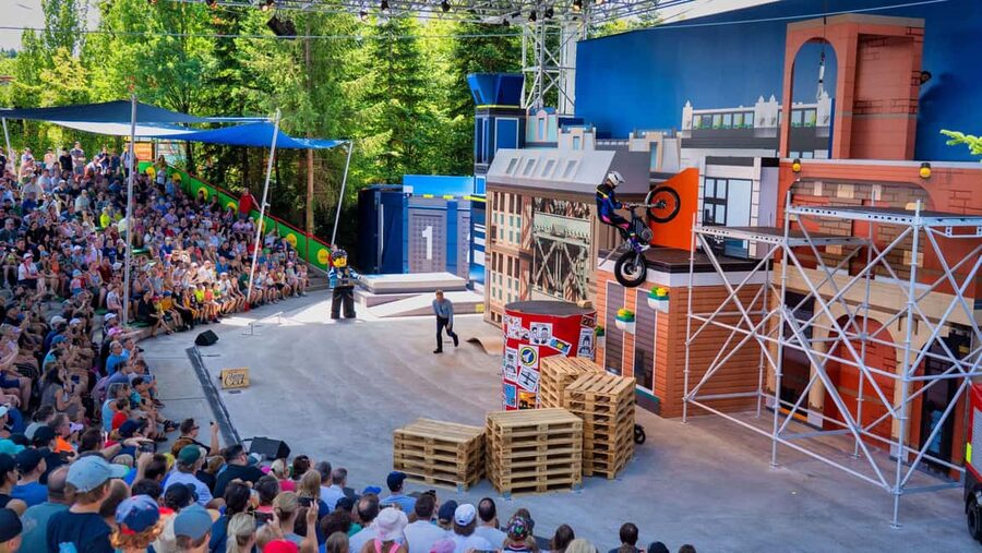 Günzburg: LEGOLAND® Deutschland Resort Admission Ticket - Knights Kingdom thrills and other themed worlds for mixed-age groups