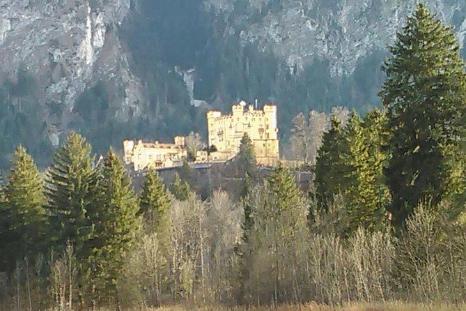Half day- from Fussen to Neuschwansteincastle & Linderhof castle - The guides and what to expect from a driver-led tour