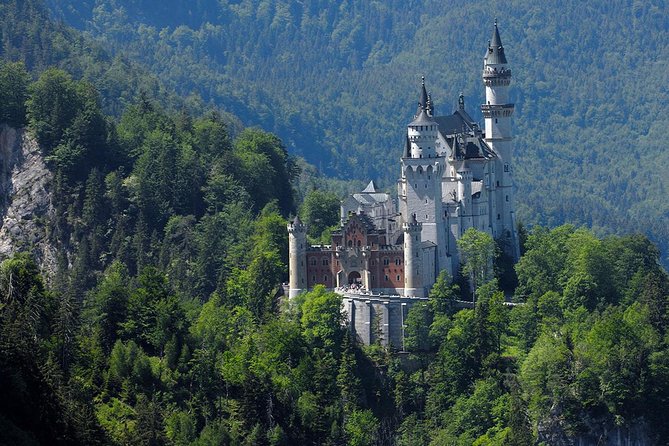 Half day- from Fussen to Neuschwansteincastle & Linderhof castle - Price and logistics: where your money goes