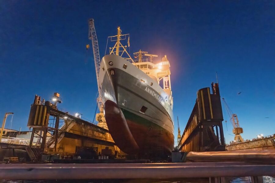 Hamburg: 1.5-Hour Evening Lights Harbour Cruise on a Ship - Hamburg Harbor After Dark: What a 90-Minute Lights Cruise Is Really Like