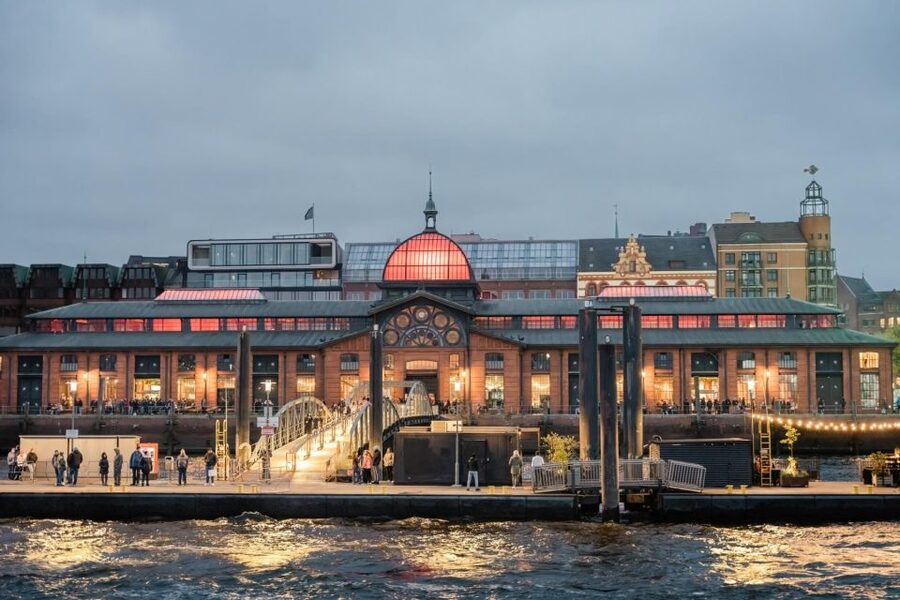 Hamburg: 1.5-Hour Evening Lights Harbour Cruise on a Ship - Fish Market, Waltershof, and the Container Port: Seeing Hamburg’s Two Personalities