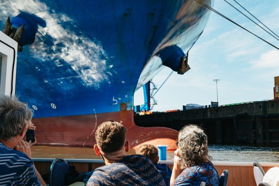 Hamburg: 1.5-Hour Harbor and Speicherstadt Day Cruise - Stop-by-stop: what each named pier and landmark is for
