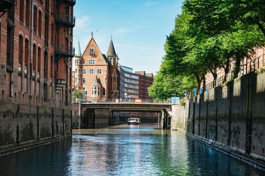 Hamburg: 1.5-Hour Harbor and Speicherstadt Day Cruise - Photo strategy: how to get great shots in a moving harbor