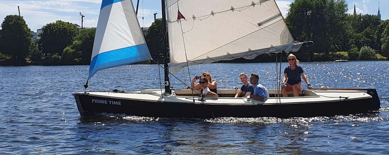 Hamburg: 1.5-Hour Sailing Sightseeing Tour on Aussenalster - Key Things That Make This Außenalster Sail Worth It
