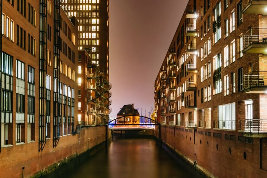 Hamburg: 1.5h Grand Harbor Evening Lights Cruise - Starting Point at Landungsbrücken, Pier 3, and What You’re Really Joining