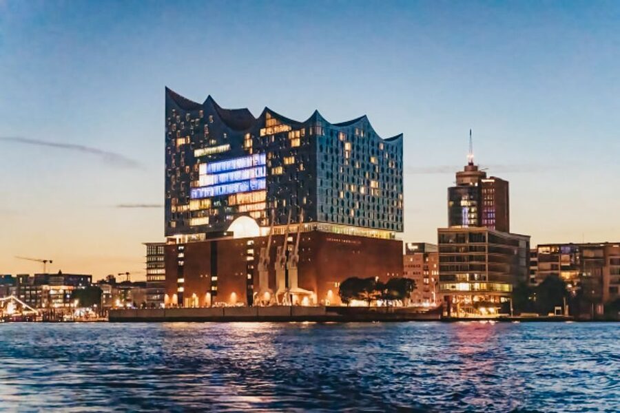 Hamburg: 1.5h Grand Harbor Evening Lights Cruise - Photo Opportunities: When to Aim, What to Bring, and How to Avoid Bad Shots