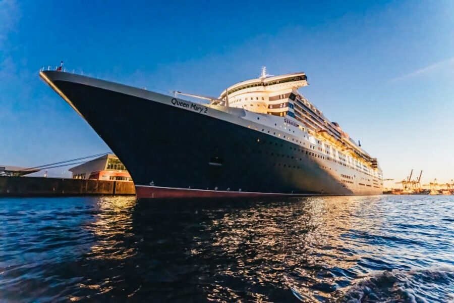 Hamburg: 1.5h Grand Harbor Evening Lights Cruise - Drinks Onboard, and What Food-Lovers Should Know