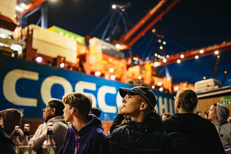 Hamburg: 1-Hour Evening Harbor Lights Cruise - German Live Commentary and the Audio App: How to Make It Worth Your Time