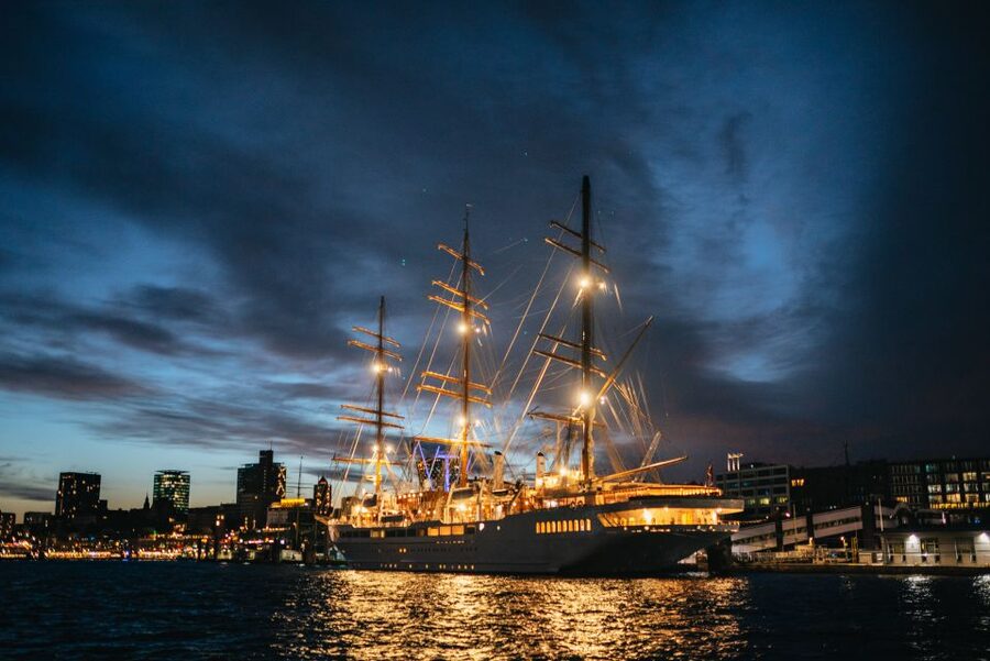 Hamburg: 1-Hour Evening Harbor Lights Cruise - Seats, Timing, and Cold-Weather Tricks for a 1-Hour Cruise