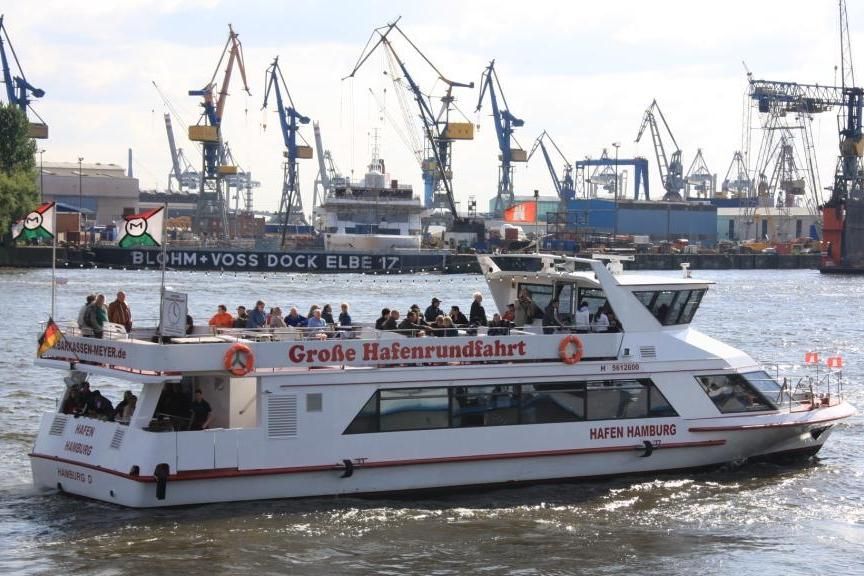 Hamburg: 1-Hour Harbor Cruise - Boat comfort, onboard bar, and what the 1-hour schedule buys you