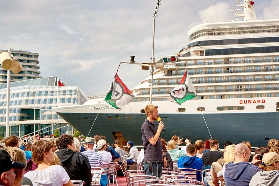 Hamburg: 1-Hour Harbor Cruise - Price and value at about $28 per person