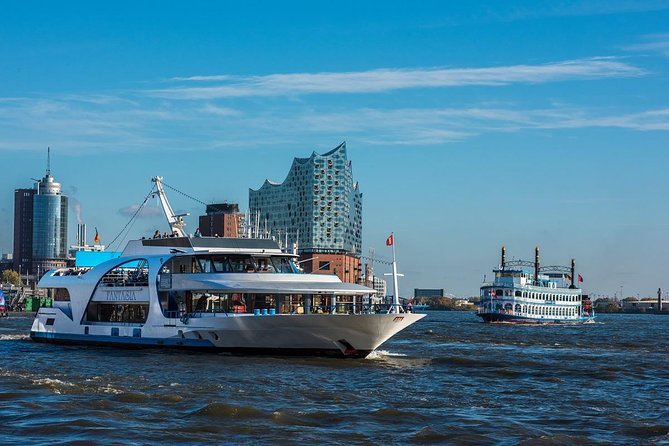 Hamburg: 1-hour harbor tour - A 1-hour view of Hamburg you can actually fit in