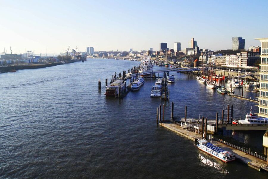 Hamburg: 2.5-Hour Discovery Tour - Starting Point: Find the Starbucks on Mönckebergstraße