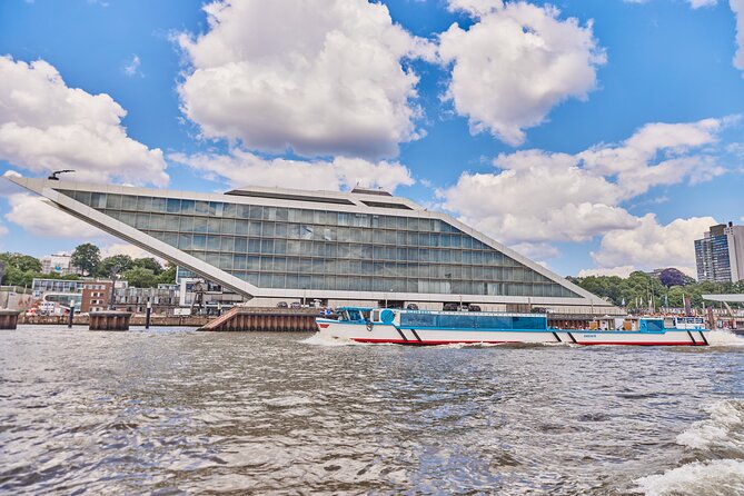 Hamburg: 2-hour harbor cruise - German Live Commentary Plus the RainerAbicht App: How to Make the Language Work
