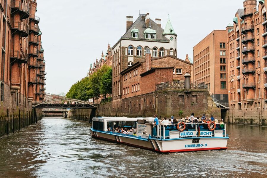 Hamburg: 2-Hour XXL Port of Hamburg Cruise Tour - German Live Commentary vs the Audio App: How to Plan for Language