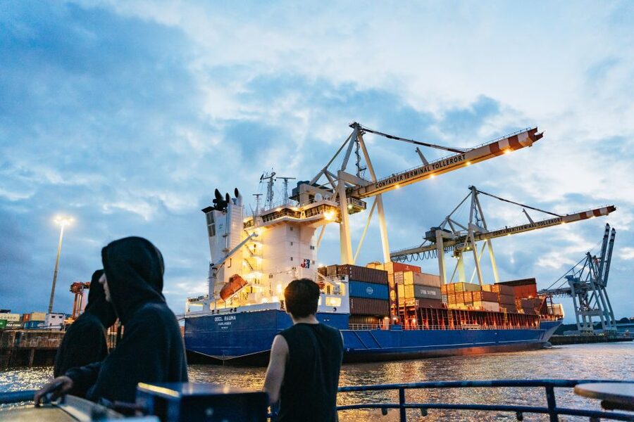 Hamburg: 90-Minute Evening Lights Harbor Cruise - Live Captain Commentary in German, and What to Do If You Don’t Speak It