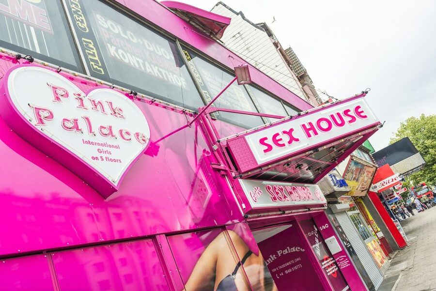 Hamburg: Adults Only Reeperbahn Tour - Millerntorplatz and Spielbudenplatz, Your Orientation Without the Guesswork