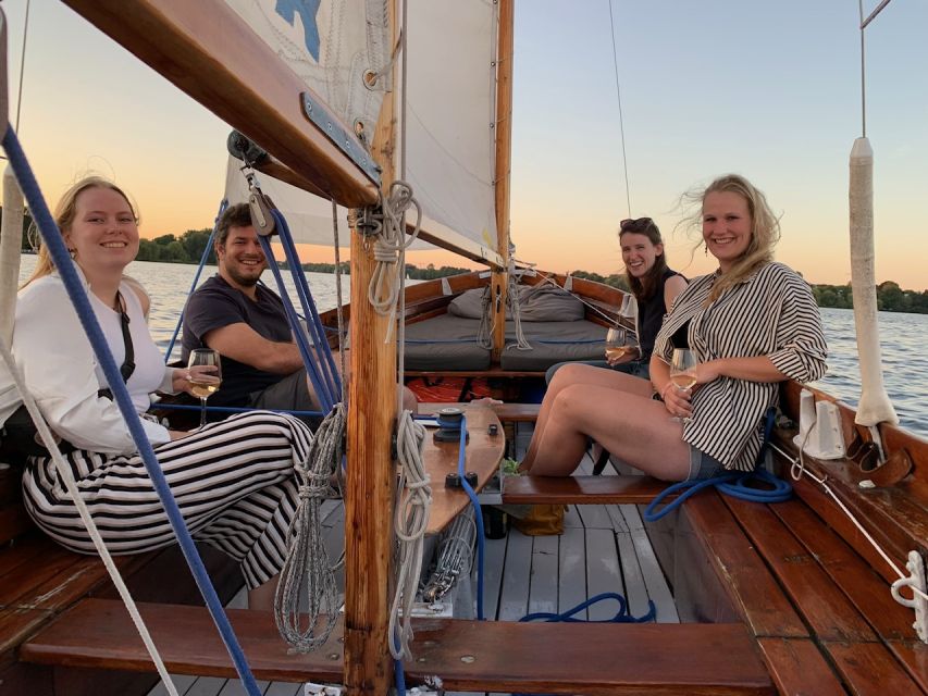 Hamburg: Alster River Sailboat Tour with Sundowner - Key moments that make this Alster sail special