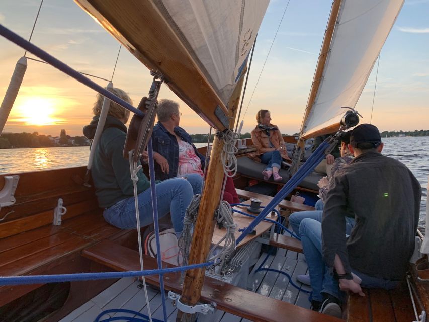 Hamburg: Alster River Sailboat Tour with Sundowner - A sundowner drink, and how it fits the whole evening