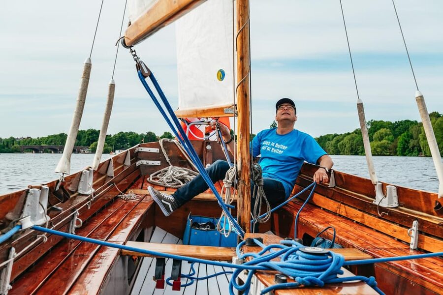 Hamburg: Alster River Sailing Tour on a 2-Masted Sailboat - Who should book this Alster sailing tour
