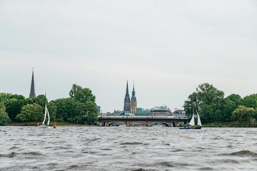 Hamburg: Alster River Sailing Tour on a 2-Masted Sailboat - A classic mahogany cutter on Hamburg’s Alster River
