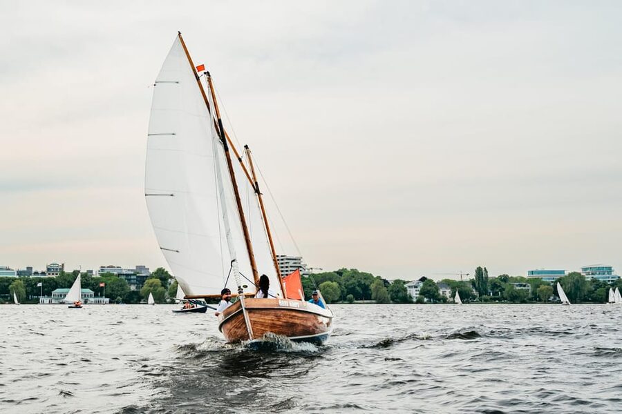 Hamburg: Alster River Sailing Tour on a 2-Masted Sailboat - What the 90 minutes feels like in real life