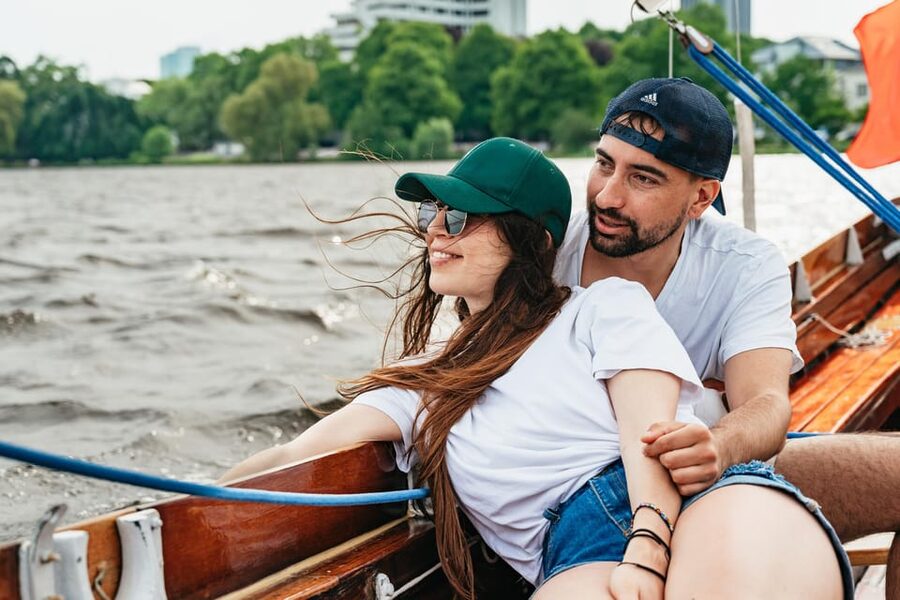 Hamburg: Alster River Sailing Tour on a 2-Masted Sailboat - Comfort and weather: how to be ready even when the wind turns